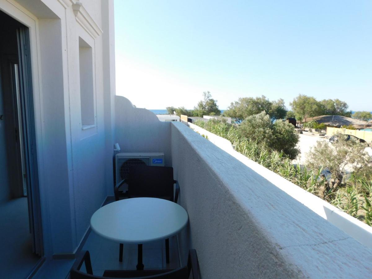 One And Only Beachfront Rooms Perissa  Exterior foto